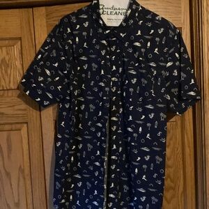 Men’s shorts sleeve casual shirt.  O’Neill.  large.  Navy blue w /beach pattern
